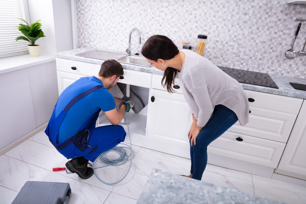 What is the hourly rate for a plumber in Los Angeles?