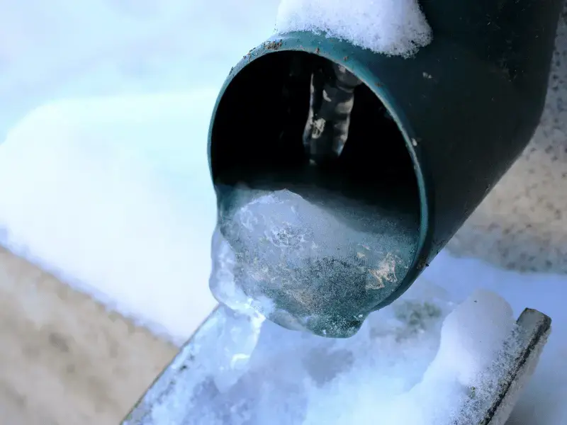 How Long Below Freezing for Pipes to Freeze Outdoors