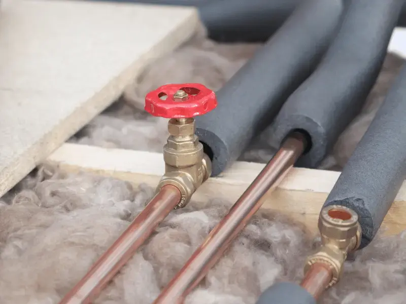 Why Insulating Outdoor Water Pipes Reduces Burst Pipe Risk